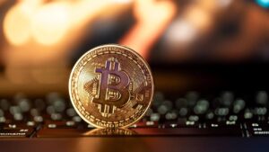 Los-analistas-estiman-que-el-bitcoin-mantendra-precios-elevados-en-los-proximos-meses-gracias-al-apoyo-del-gobierno-de-EE.UU_