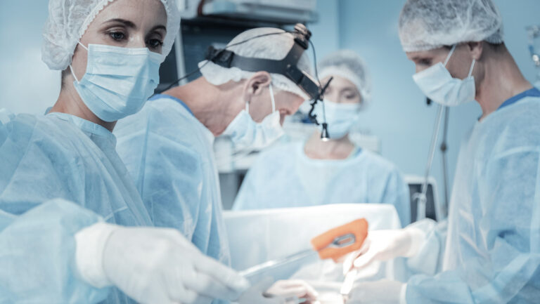 Medicos-resucitan-un-corazon-muerto-en-un-trasplante-que-salvo-la-vida-de-un-bebe