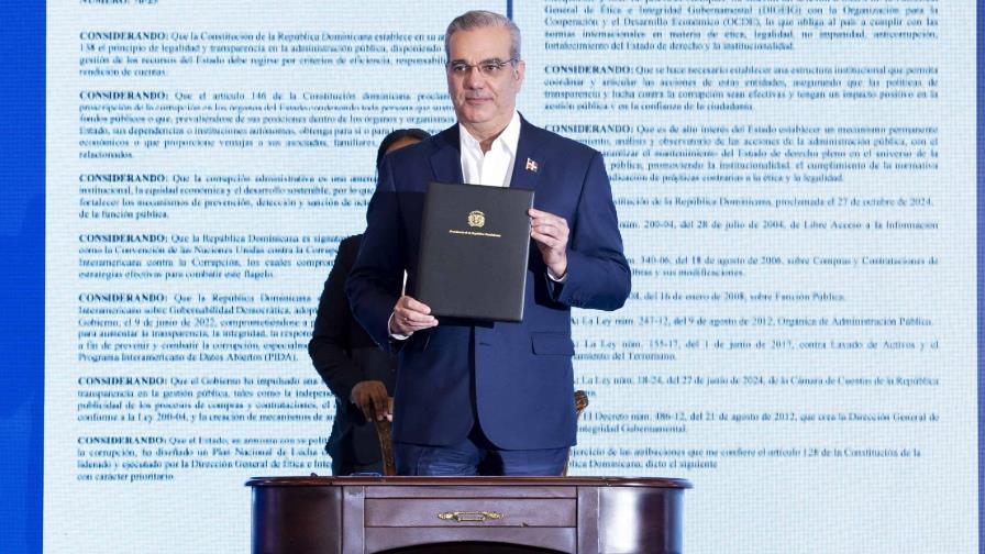 imagen-17022025-la-semanal-pte-luis-abinader-firma-decreto-anti-corrupcion---luduis-tapia16-9dd72acd-focus-min0.04-0.15-896-504