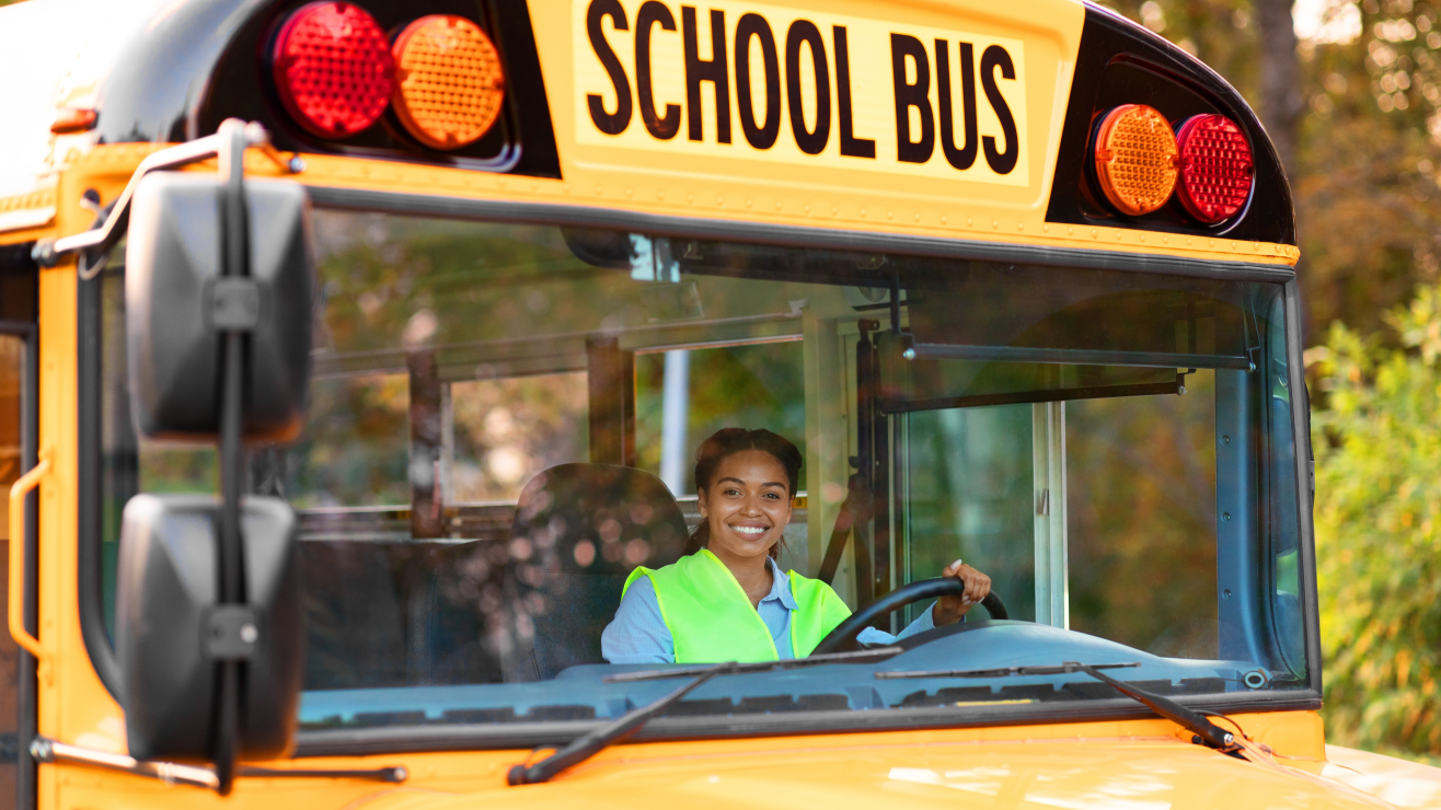 Dominicana-revela-cuanto-gana-como-conductora-de-un-autobus-escolar-en-NY-shutterstock_2364346953