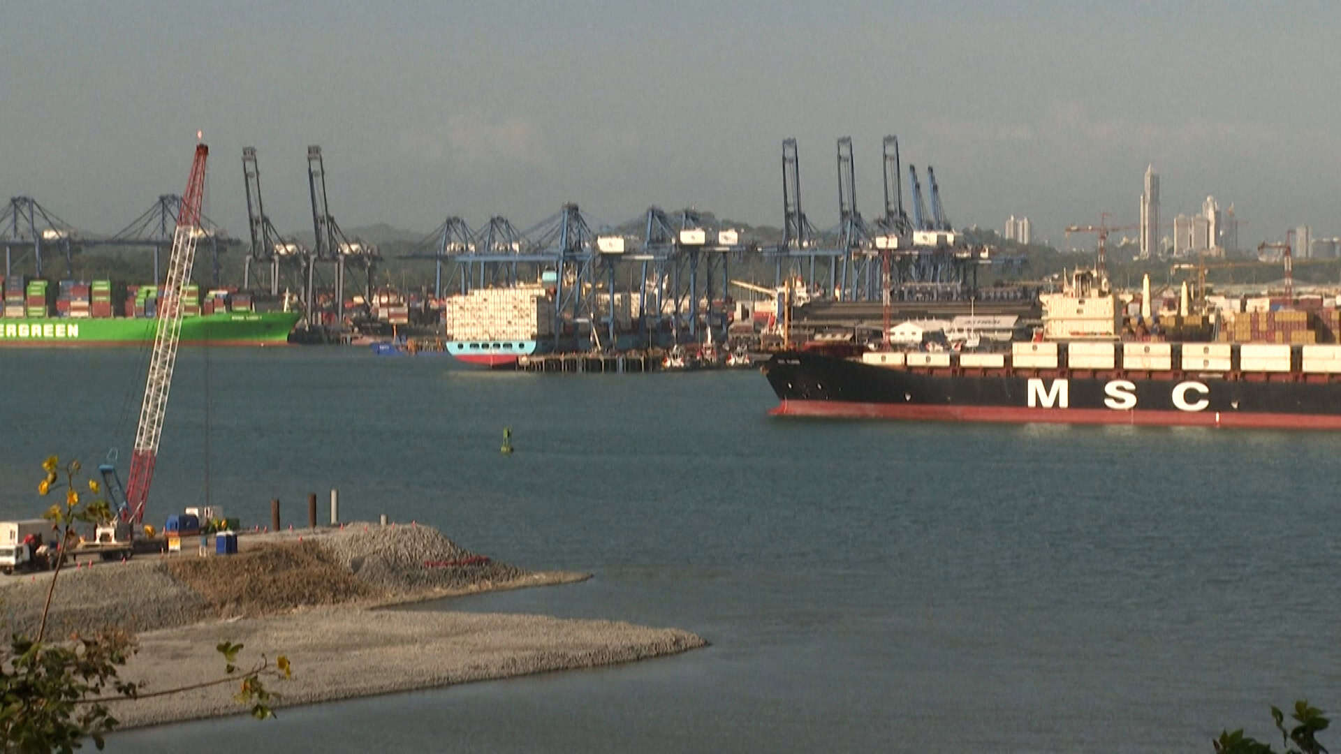 ingresos-del-canal-de-panama-afectados-por-la-caida-del-transito-de-bu-5a89ff00