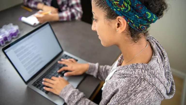 nueva-york-entregara-350-000-laptops-gratis-estudiantes-escuelas-publicas