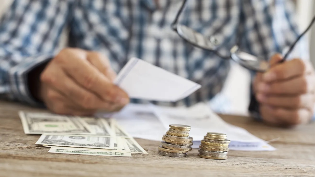 seguro-social-pago-aumento-cola-shutterstock_503898637