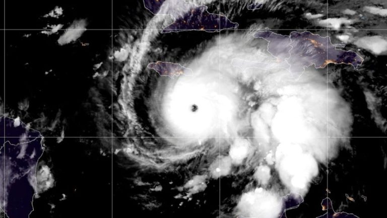 El-huracan-Melissa-alcanza-categoria-5-y-amenaza-con-catastrofe-en-el-Caribe-850x479