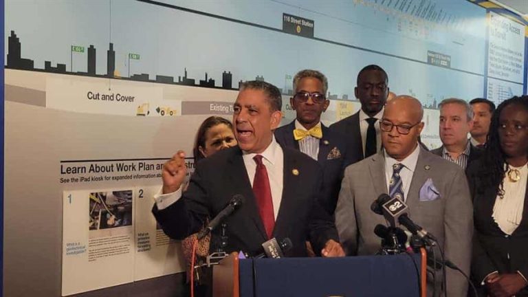 adriano-espaillat-critica-congelacion-fondos-para-trenes-965fbc8f-focus-0-0-896-504