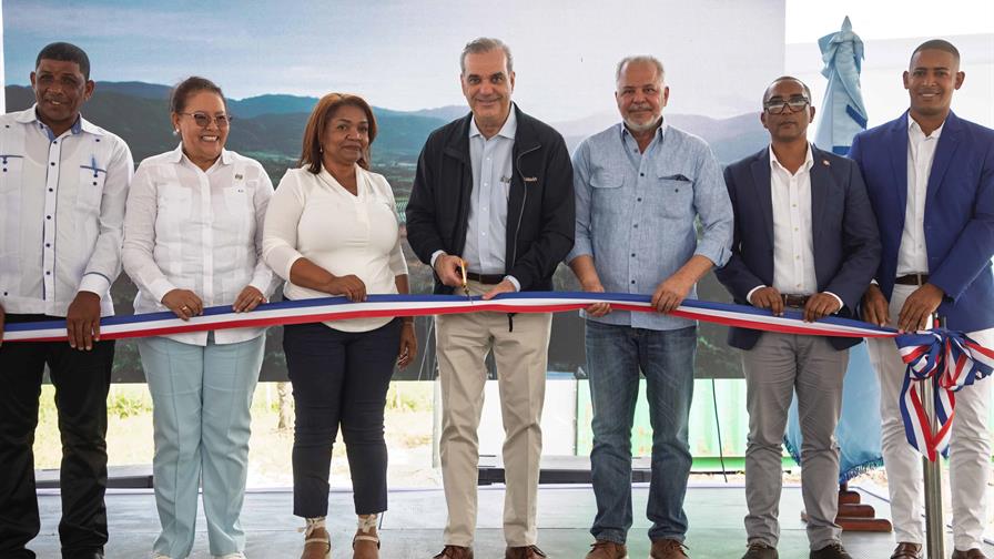 tras-50-anos-de-espera-gobierno-inaugura-carreteras-en-san-juan-b71c000d-focus-0-0-896-504