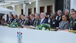 Presidente-Abinader-encabeza-graduacion-de-26-damas-y-caballeros-guardiamarinas-850x478