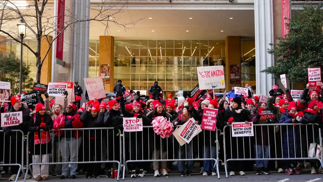 Huelga-de-enfermeras-en-NYC-¿Que-estan-haciendo-los-hospitales-para-no-ver-afectados-sus-servicios-AP26012564884660
