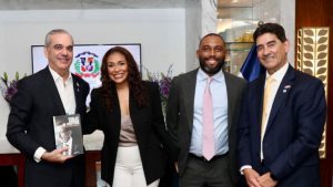 Presidente-Abinader-comparte-con-la-comunidad-dominicana-en-Emiratos-Arabes-Unidos-expresa-orgullo-por-su-aporte-y-destaca-que-son-ejemplo-de-buenos-ciudadanos-en-el-mundo-850x478