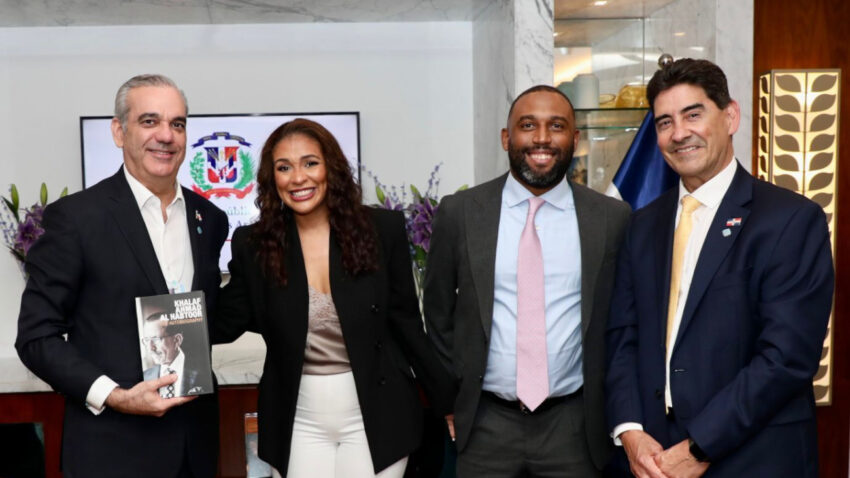 Presidente-Abinader-comparte-con-la-comunidad-dominicana-en-Emiratos-Arabes-Unidos-expresa-orgullo-por-su-aporte-y-destaca-que-son-ejemplo-de-buenos-ciudadanos-en-el-mundo-850x478