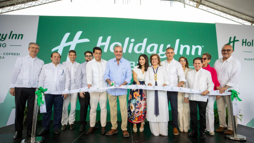 Presidente-Abinader-deja-inaugurado-el-Hotel-Holiday-Inn-con-una-inversion-de-USD-26-millones-850x478