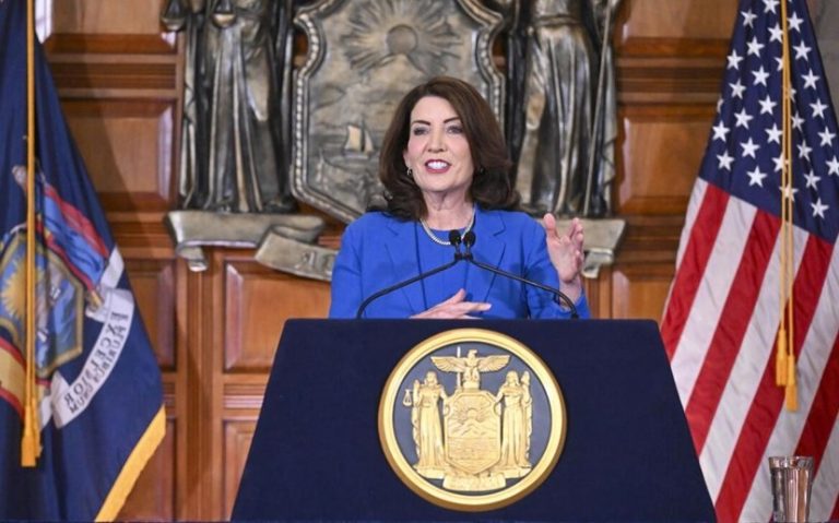 Gobernadora-NY-Si-existe-causa-probable-una-persona-haya-cometido-un-delito-grave-o-violento-el-NYPD-colabore-con-ICE