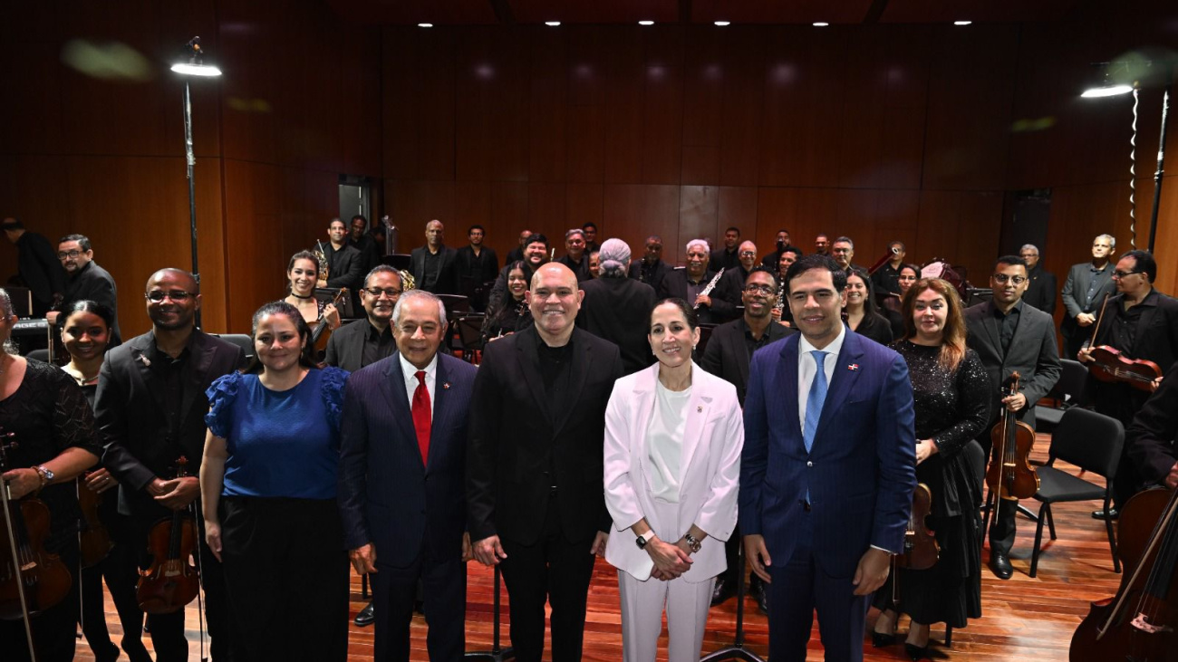 Ministro-de-Cultura-encabeza-en-Panama-la-gran-Gala-de-Musica-Dominicana