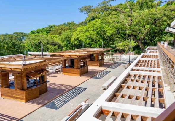 Presidente-Abinader-entrega-nueva-plaza-de-vendedores-en-playa-de-Sosua