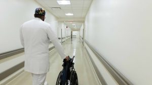 proponen-penas-de-carcel-contra-quienes-agredan-a-medicos-3920d118-focus-min0.46-0.44-896-504
