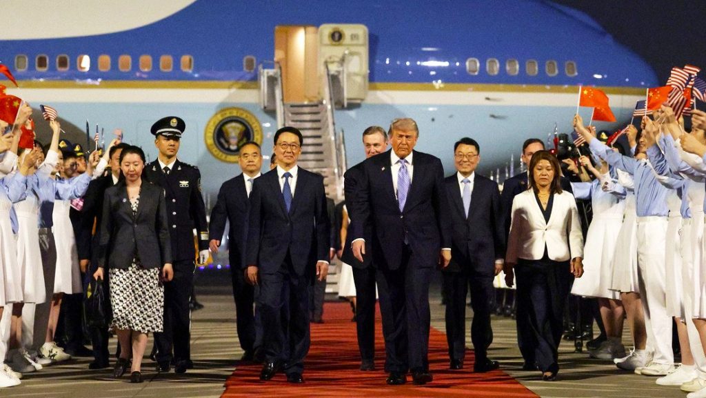Trump-arriba-a-China-para-su-esperada-reunion-con-Xi-en-medio-de-un-clima-de-tension-global