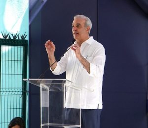 El-presidente-de-la-Republica-Luis-Abinader-900x777