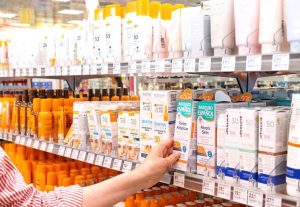 FDA-aprueba-un-nuevo-ingrediente-para-protectores-solares-por-primera-vez-en-casi-30-anos-shutterstock_2664597773