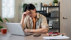 trabajo-remoto-sedentarismo-riesgo-muerte_shutterstock_2575426221.jpg_202606081135