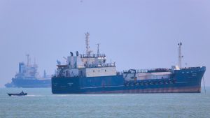 Iran-avisa-que-podria-bloquear-otras-rutas-maritimas-clave-para-el-petroleo-y-gas