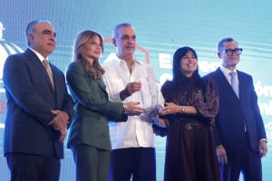 Paola-Rainieri-Luis-Abinader-Karina-Guaba-y-Eddy-Olivares-Ortega-scaled-e1784940653433