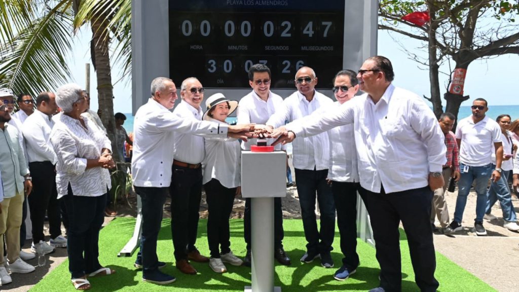 Turismo-deja-iniciados-trabajos-de-remodelacion-de-la-playa-Los-Almendros-y-malecon-de-Bani