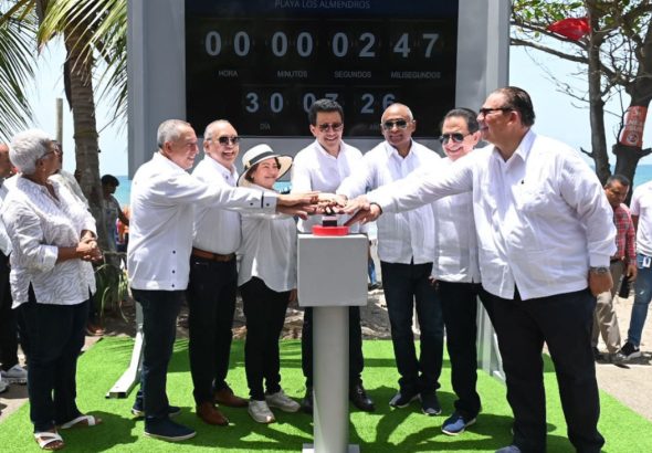 Turismo-deja-iniciados-trabajos-de-remodelacion-de-la-playa-Los-Almendros-y-malecon-de-Bani