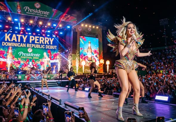 Katy_Perry_attending_music_festival_202608072048