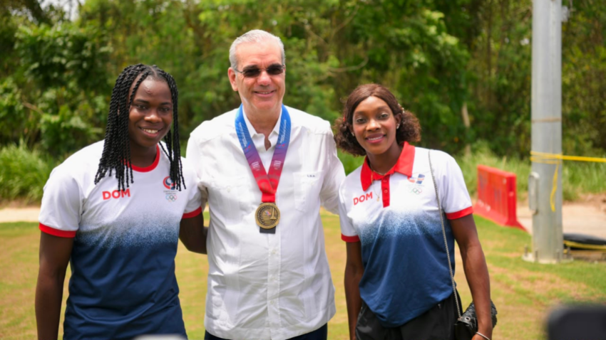 Presidente-Luis-Abinader-es-reconocido-por-su-vision-y-aportes-al-exito-de-los-XXV-Juegos-Centroamericanos-y-del-Caribe-Santo-Domingo-2026-850x478