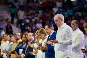 Día Nacional de la Biblia: Abinader fue reconocido y habló de su diálogo diario con Dios