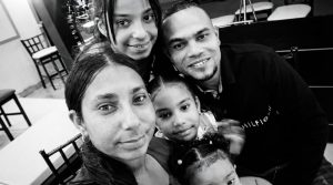 Una familia de cinco, con una bebé de 8 meses, muere atrapada en incendio en Mao, Valverde