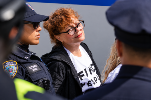 Bicicletas, bridas plásticas y autobuses: así fue el masivo operativo policial contra la protesta frente a la ONU