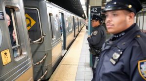 Arrastrado por su propia mochila: los detalles del fatal accidente en la estación Utica Avenue del metro de NY
