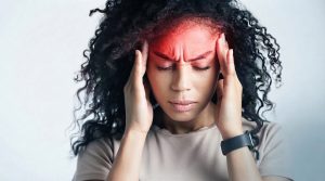 «Migraña en mujeres: causas, síntomas y cómo aliviar el dolor de forma efectiva»