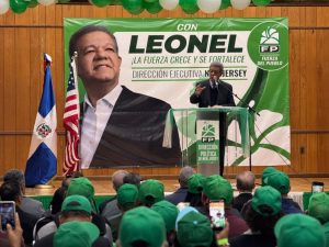 Leonel Fernández encabeza juramentación de 392 nuevos miembros de la Fuerza del Pueblo en New Jersey