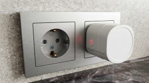 Enchufes inteligentes: cómo la tecnología ayuda a reducir el gasto de los aparatos que quedan encendidos