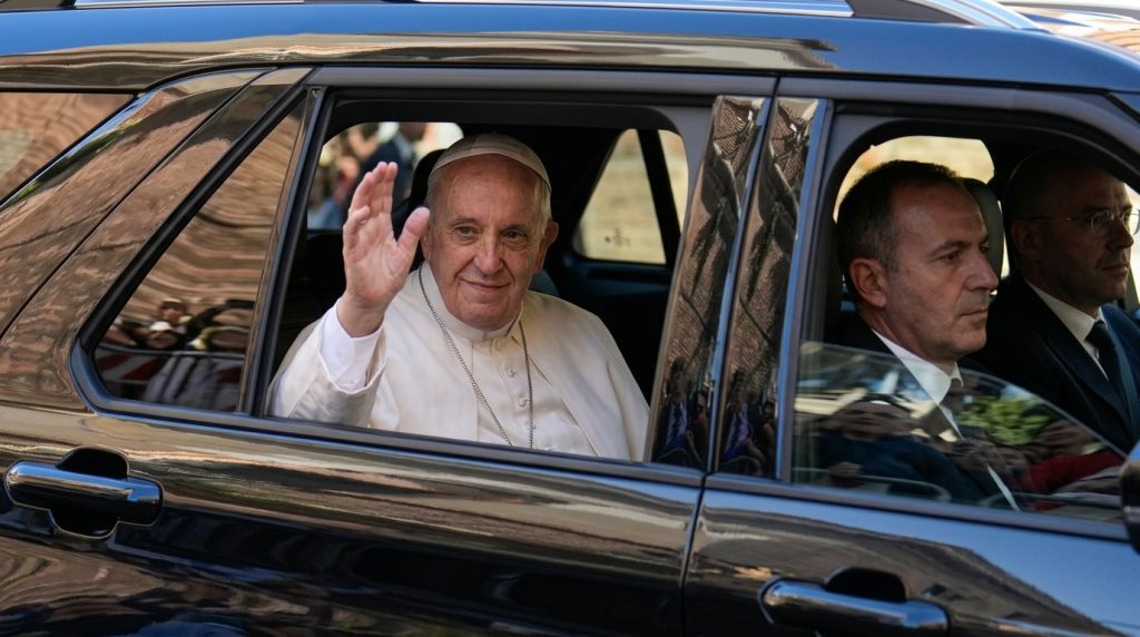 El mundo ora por el Papa: cirugía exitosa y una gira sudamericana en el horizonte