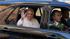 El mundo ora por el Papa: cirugía exitosa y una gira sudamericana en el horizonte