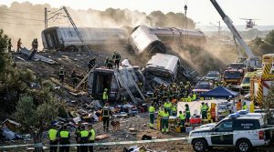 Diez minutos de advertencia y una colisión inevitable: las preguntas que España le hace a su señalización tras el choque de trenes con al menos 30 muertos
