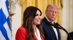Renuncia forzada de Kimberly Guilfoyle: cronología, acusaciones y qué se investiga