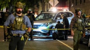 El tiroteo que Nueva York no perdona y Santo Domingo no comenta: anatomía de un doble escándalo —ICE afuera, la Cancillería adentro