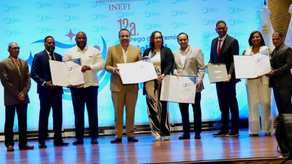 De Barahona a Villa Jaragua: la duodécima gala del Inefi premió a 23 maestros llegados de todas las regionales del país y ratificó su apuesta por la neurociencia y el deporte escolar