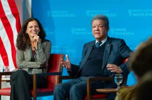 Cambridge, otoño de 2026: el día que Leonel Fernández le explicó a Harvard por qué nadie manda el mundo